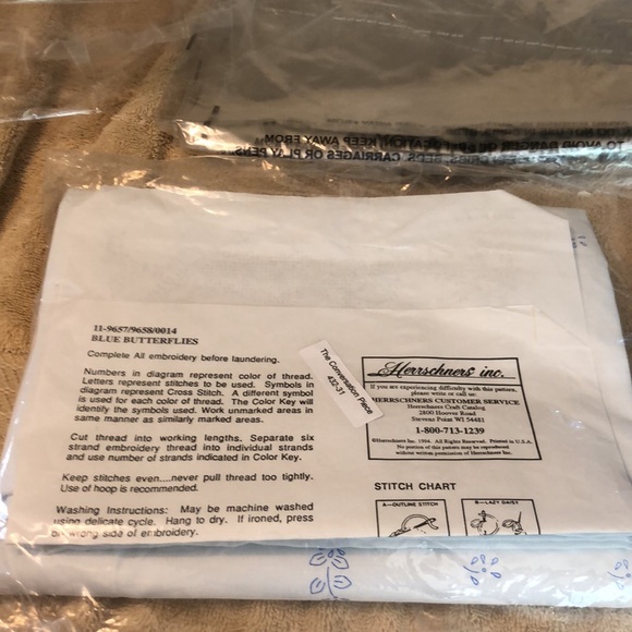 Herrschner’s Stamped cross stitch Kit 11-9657 Pillowcases Blue Butterflies - Picture 9 of 9